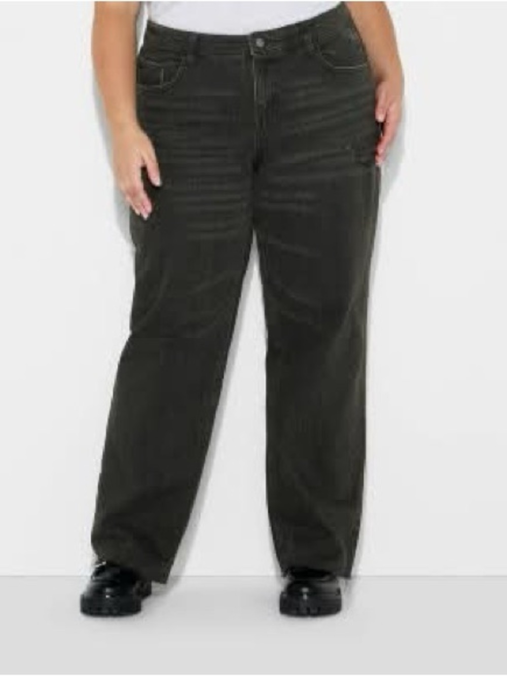 NWT Women’s Wild Fable Mid rise Straight Jeans Sz 18, black distressed raw hem